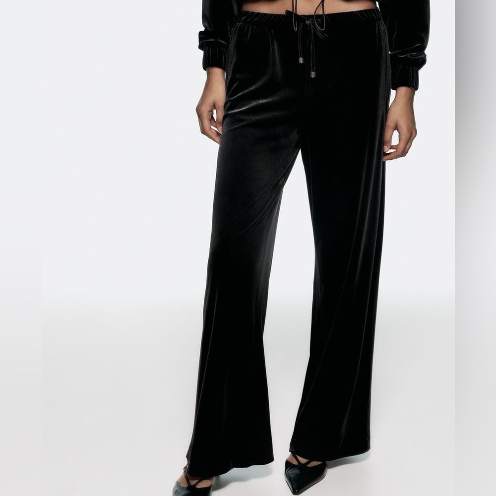 🛍️3/$15 - Streetwear Society Black Velvet Wide Leg pants Size M